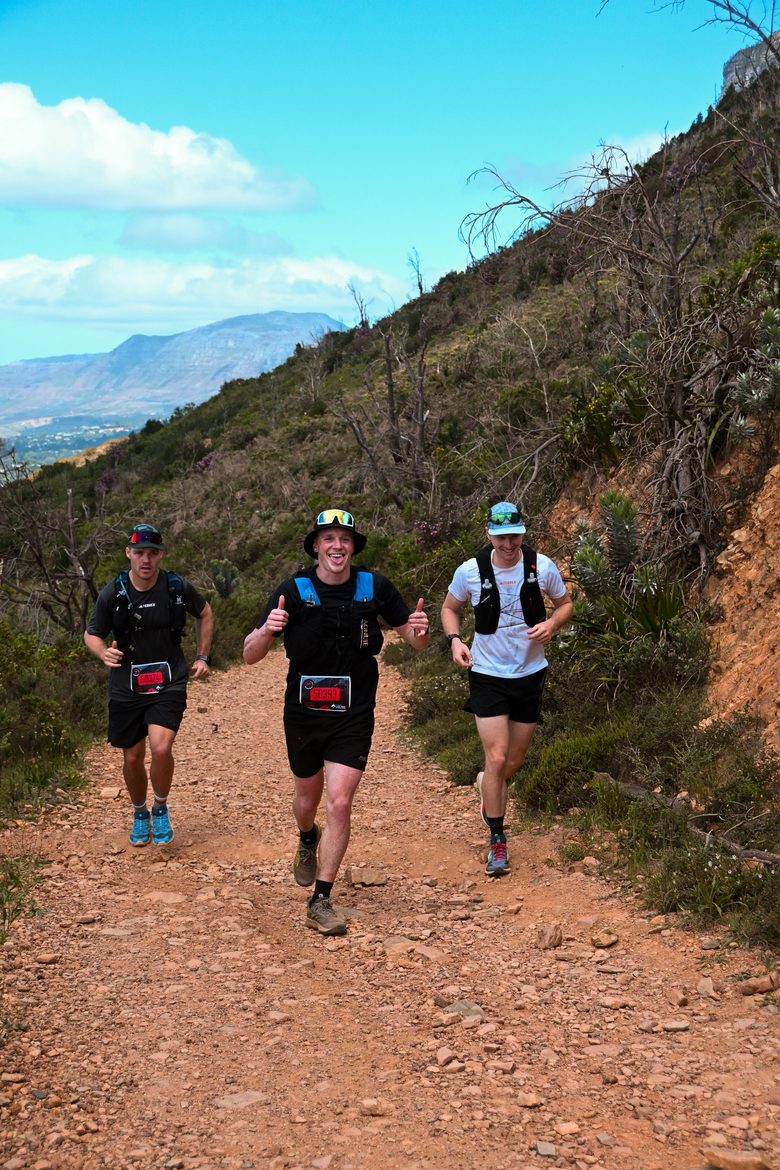 Trail runners en la cordillera