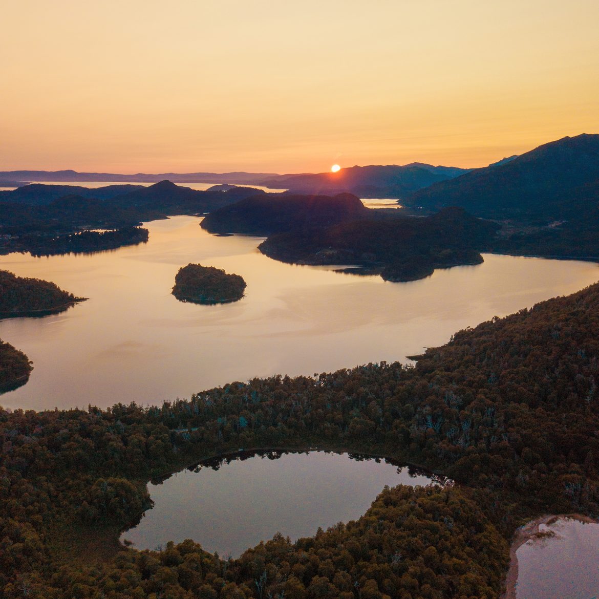 Atardecer sobre el Nahuel Huapi